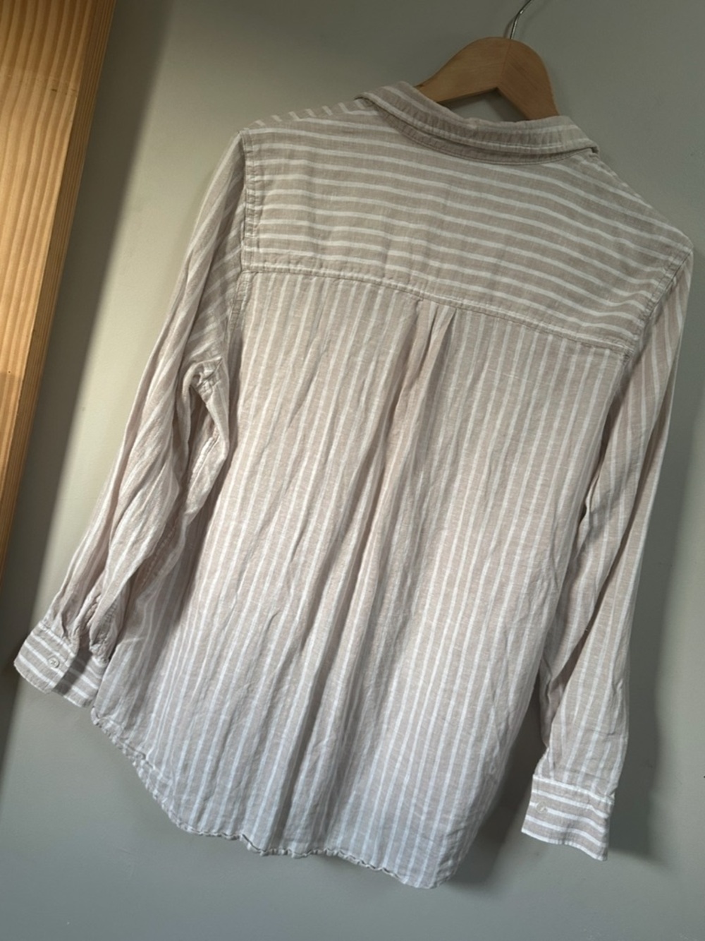 GAP Women's Beige Stripe Button-Up Shirt - Picture 3 of 6